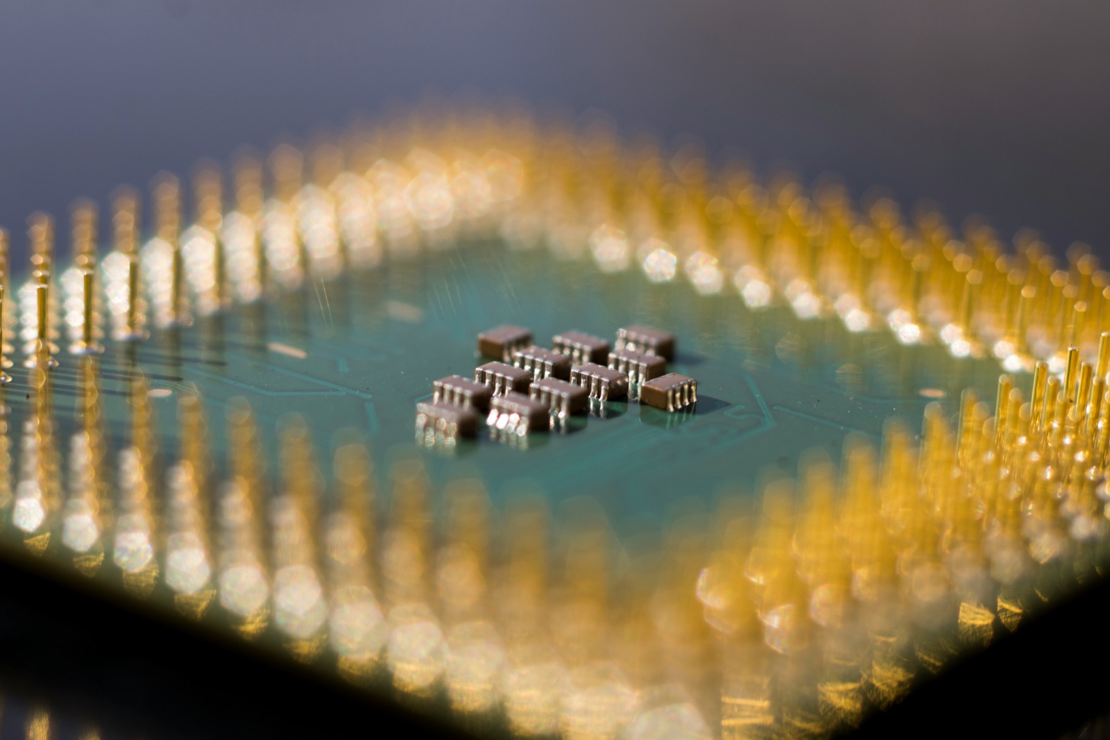 Circuit board with dense electronic components for Epo-Weld™ HTE high-temperature epoxy thermal management bonding