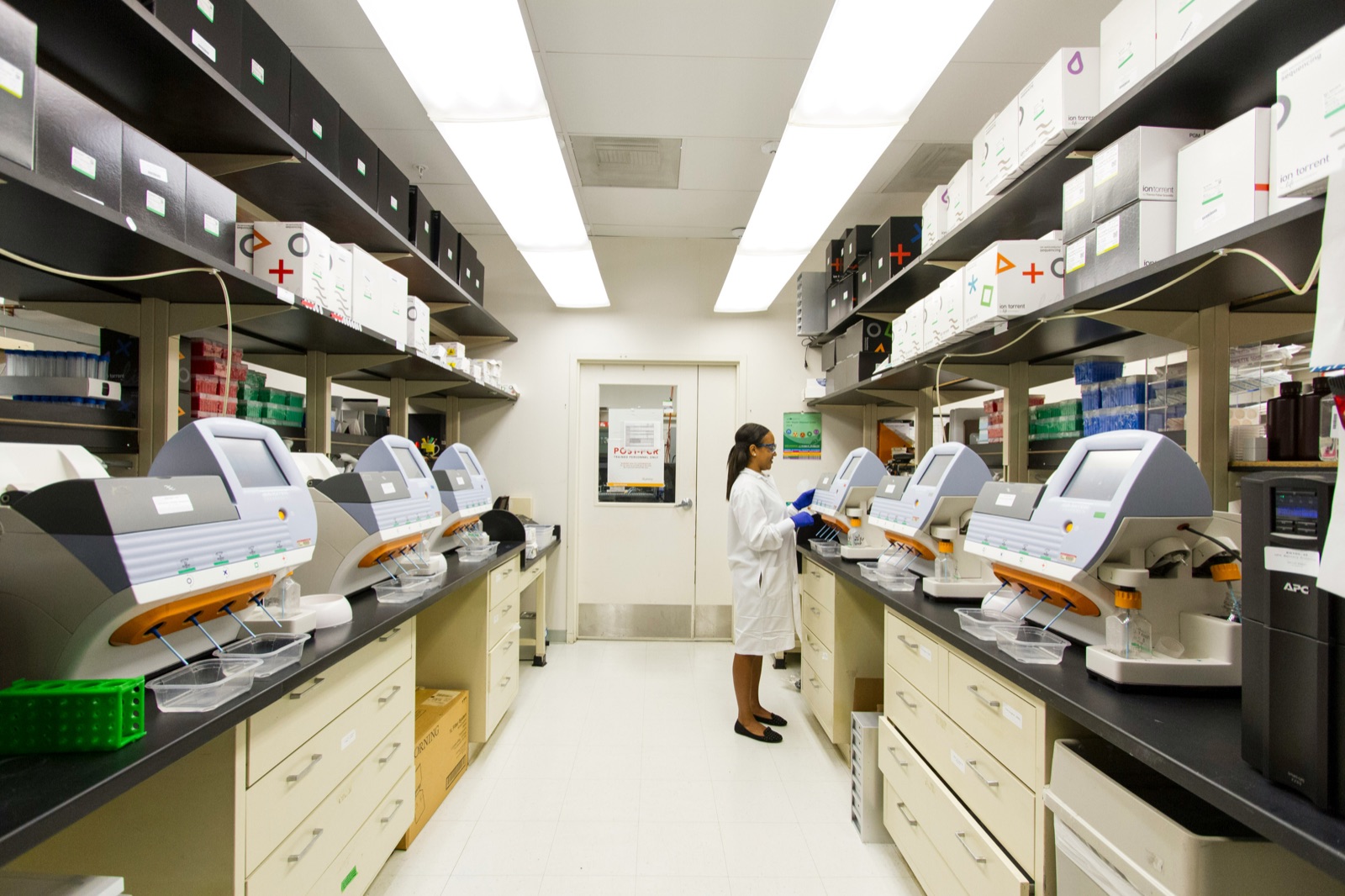 Optical inspection laboratory for Incure LS217™ lightguide simulator incoming lightguide inspection
