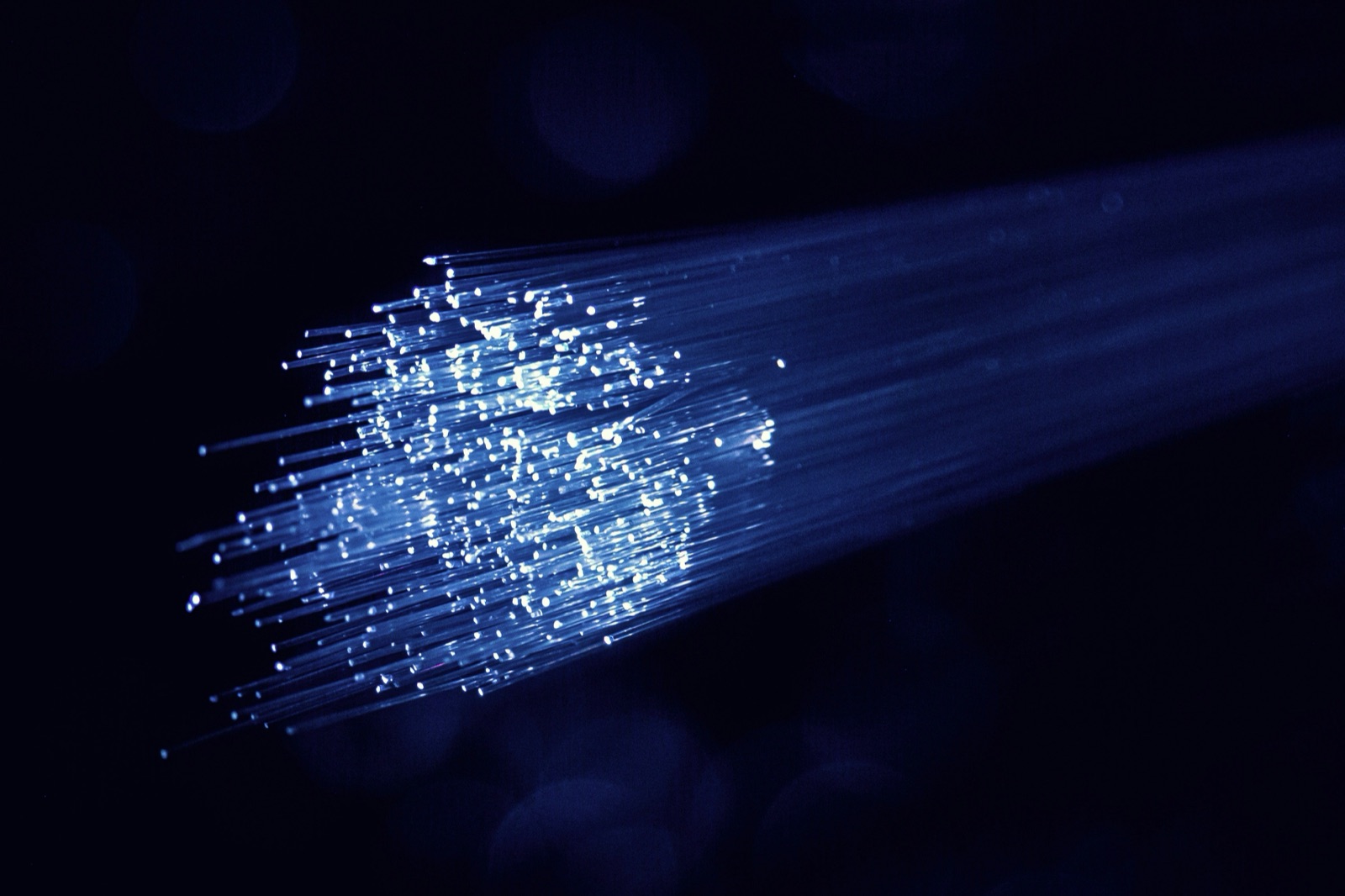 Fiber optic precision connection for Incure lightguide tight-access and deep-reach UV curing