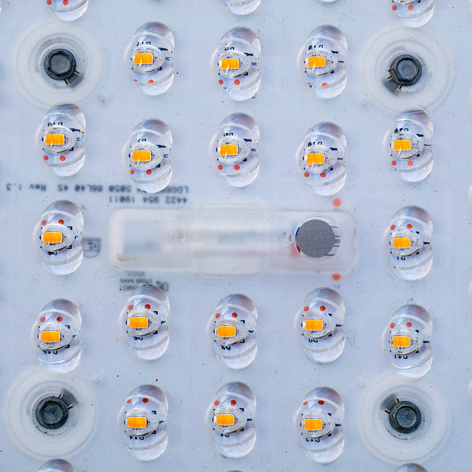 High-power LED fixture with thermal interface for Epo-Weld™ TCG LED assembly