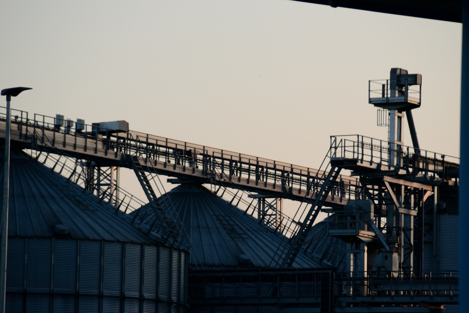Industrial production conveyor for Incure M-Series™ UV focused beam conveyor line integration