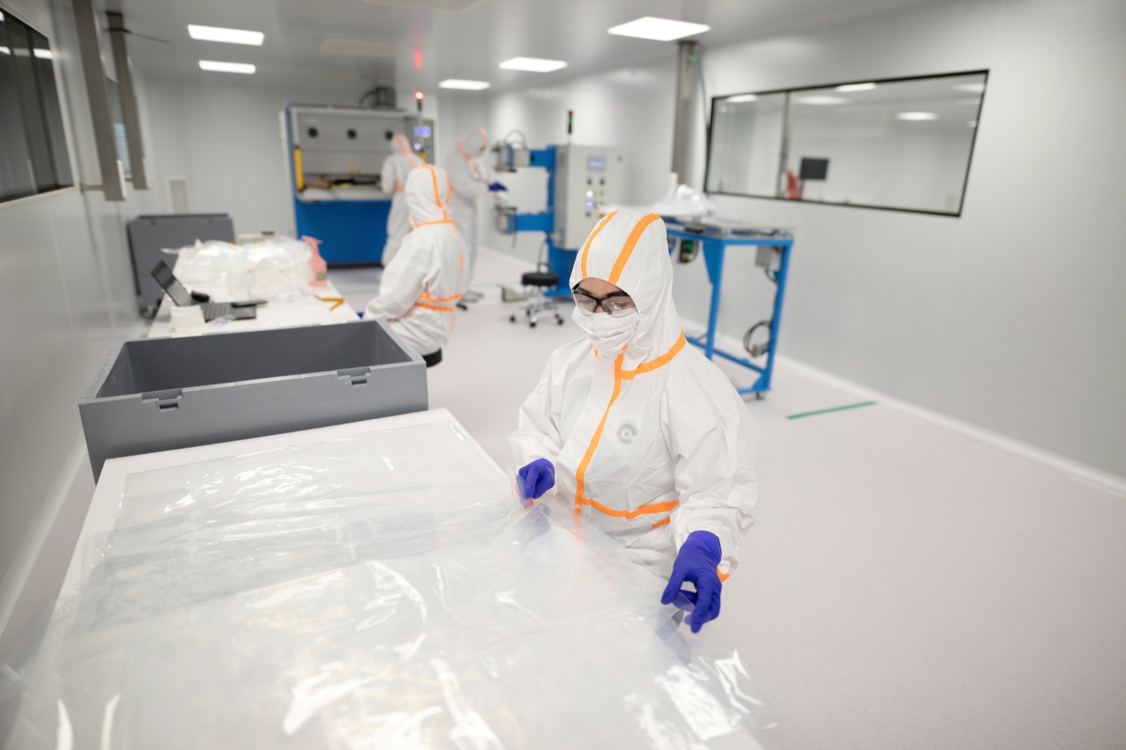 Medical device assembly for Incure M-Series™ UV focused beam medical device manufacturing