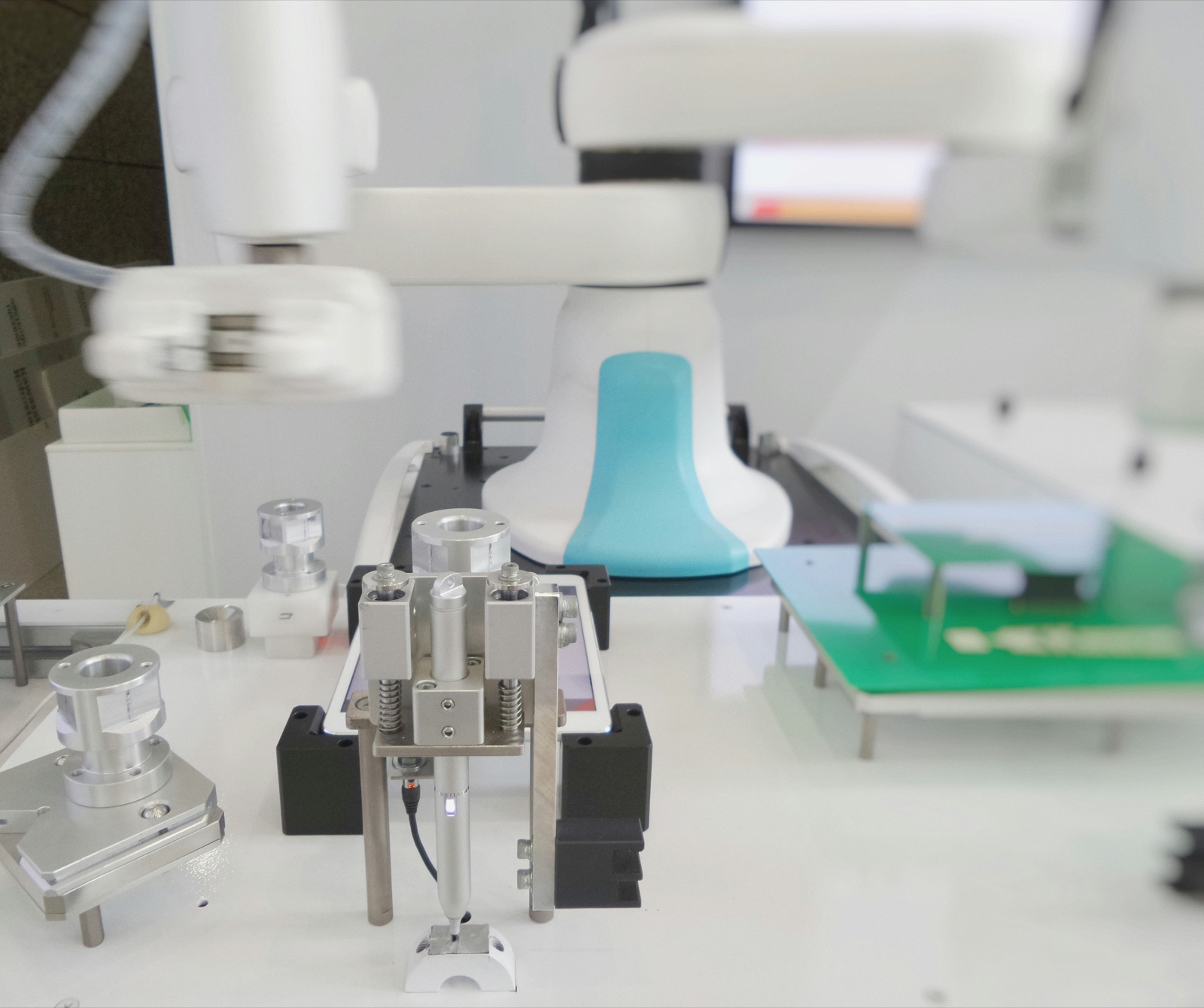 Precision optical assembly for Incure M-Series™ UV focused beam optical component bonding