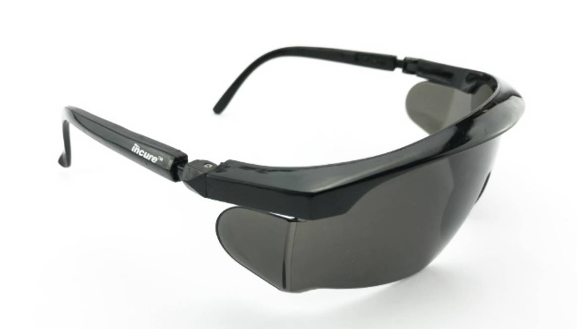 You are currently viewing See Clearly, Work Safely: A Guide to UV Eye Protection in Manufacturing